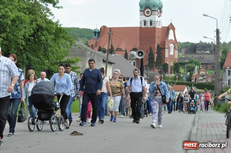 Zdjęcie w galerii na portalu naszraciborz.pl: W Raciborzu Brzeziu poszli ze św. Urbanem [FOTO i WIDEO] wiadomości z regionu