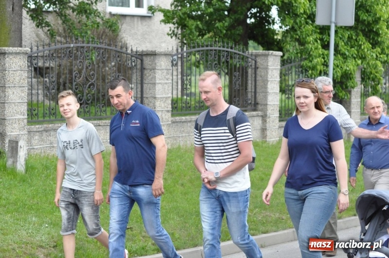 Zdjęcie w galerii na portalu naszraciborz.pl: W Raciborzu Brzeziu poszli ze św. Urbanem [FOTO i WIDEO] wiadomości z regionu