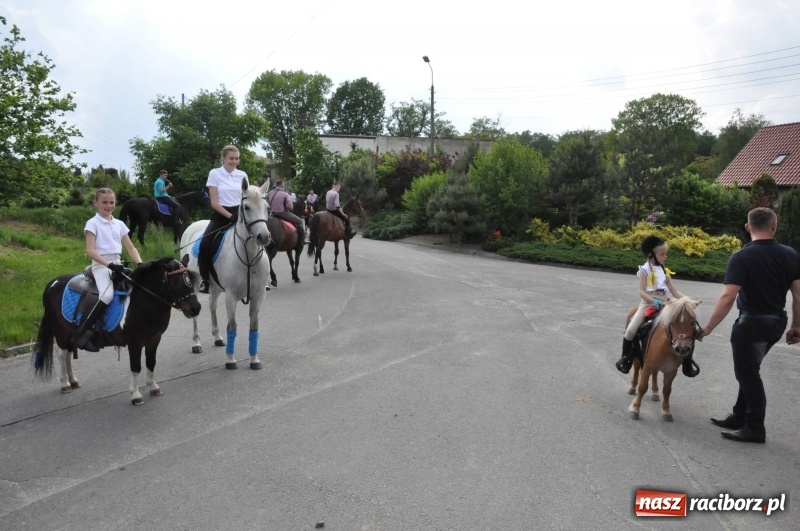 Zdjęcie w galerii na portalu naszraciborz.pl: W Raciborzu Brzeziu poszli ze św. Urbanem [FOTO i WIDEO] wiadomości z regionu