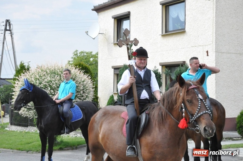 Zdjęcie w galerii na portalu naszraciborz.pl: W Raciborzu Brzeziu poszli ze św. Urbanem [FOTO i WIDEO] wiadomości z regionu