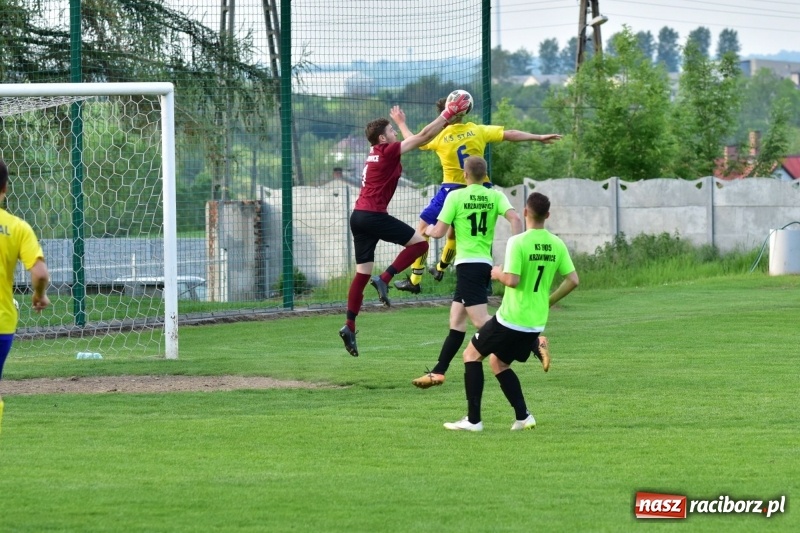 Zdjęcie w galerii na portalu naszraciborz.pl: Krzanowice przechyliły szalę zwycięstwa w pierwszej połowie wiadomości z regionu