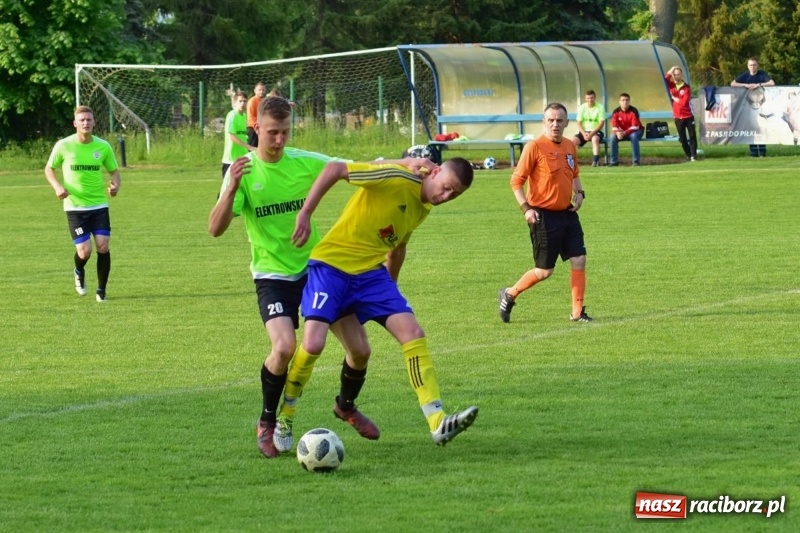 Zdjęcie w galerii na portalu naszraciborz.pl: Krzanowice przechyliły szalę zwycięstwa w pierwszej połowie wiadomości z regionu