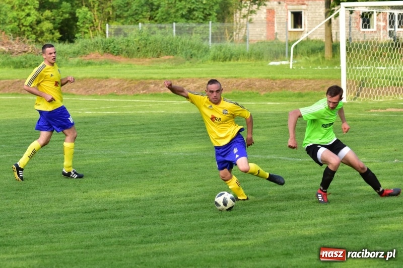 Zdjęcie w galerii na portalu naszraciborz.pl: Krzanowice przechyliły szalę zwycięstwa w pierwszej połowie wiadomości z regionu