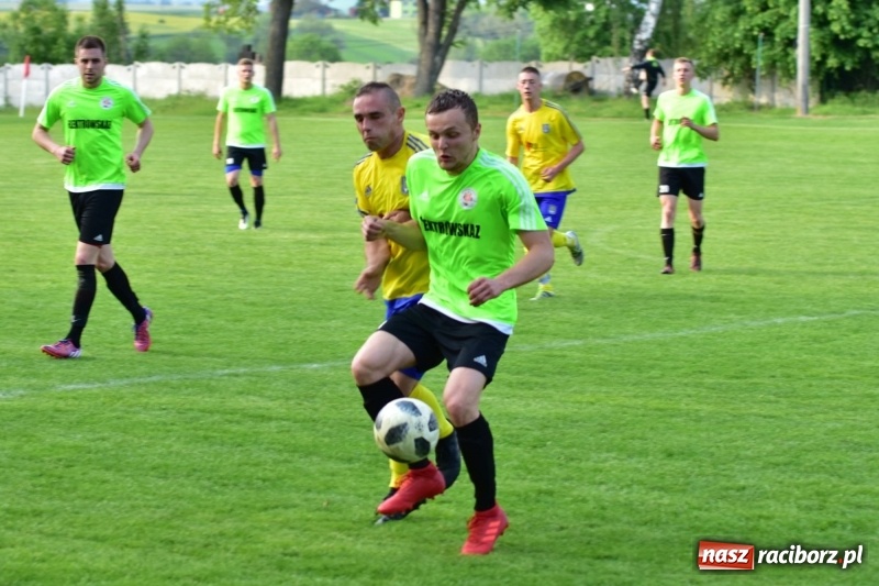 Zdjęcie w galerii na portalu naszraciborz.pl: Krzanowice przechyliły szalę zwycięstwa w pierwszej połowie wiadomości z regionu