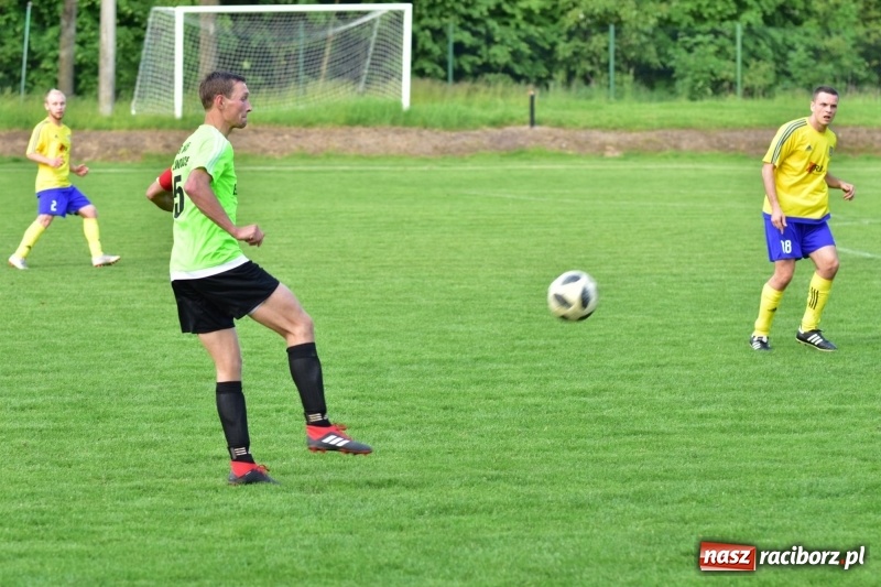 Zdjęcie w galerii na portalu naszraciborz.pl: Krzanowice przechyliły szalę zwycięstwa w pierwszej połowie wiadomości z regionu