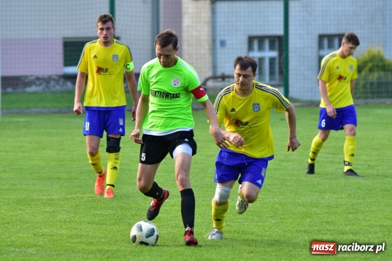 Zdjęcie w galerii na portalu naszraciborz.pl: Krzanowice przechyliły szalę zwycięstwa w pierwszej połowie wiadomości z regionu