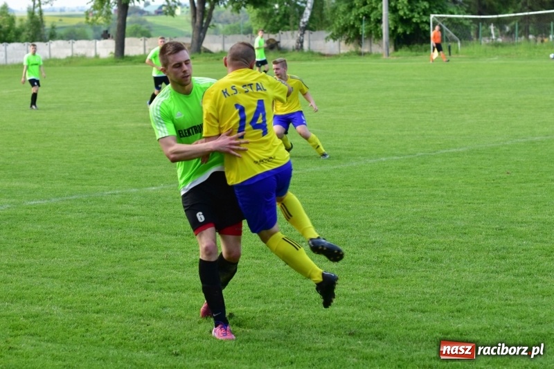 Zdjęcie w galerii na portalu naszraciborz.pl: Krzanowice przechyliły szalę zwycięstwa w pierwszej połowie wiadomości z regionu