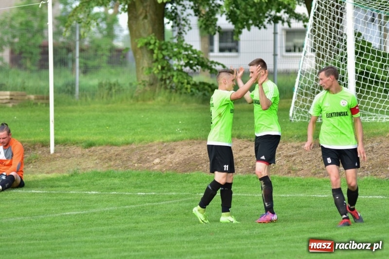 Zdjęcie w galerii na portalu naszraciborz.pl: Krzanowice przechyliły szalę zwycięstwa w pierwszej połowie wiadomości z regionu
