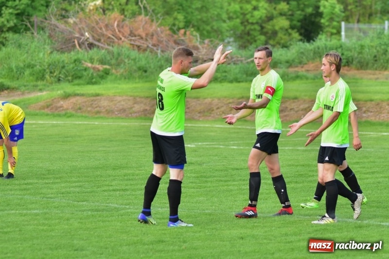 Zdjęcie w galerii na portalu naszraciborz.pl: Krzanowice przechyliły szalę zwycięstwa w pierwszej połowie wiadomości z regionu