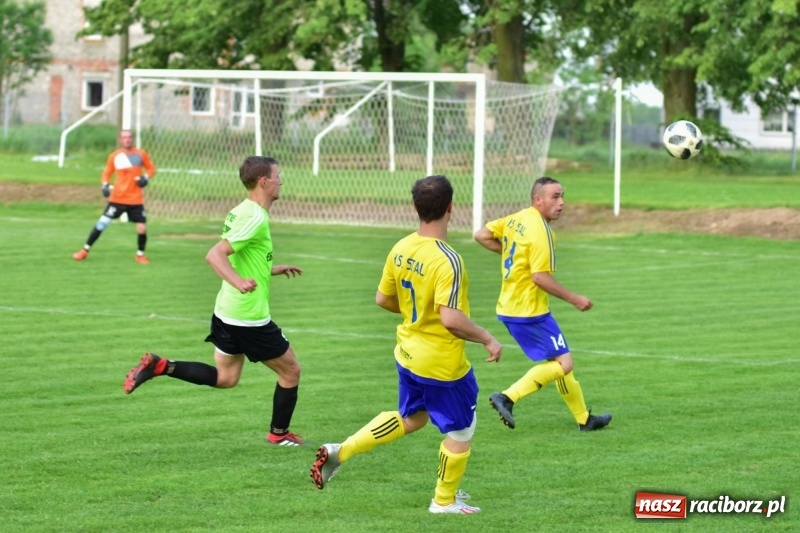 Zdjęcie w galerii na portalu naszraciborz.pl: Krzanowice przechyliły szalę zwycięstwa w pierwszej połowie wiadomości z regionu