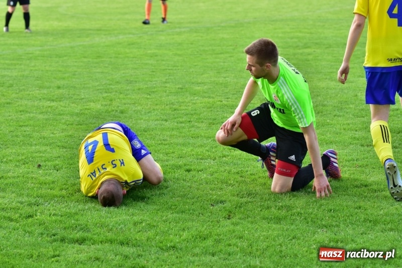 Zdjęcie w galerii na portalu naszraciborz.pl: Krzanowice przechyliły szalę zwycięstwa w pierwszej połowie wiadomości z regionu
