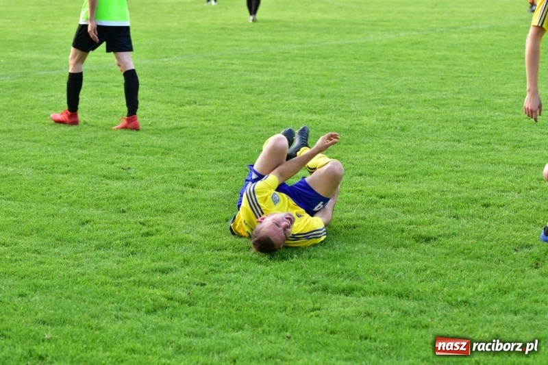 Zdjęcie w galerii na portalu naszraciborz.pl: Krzanowice przechyliły szalę zwycięstwa w pierwszej połowie wiadomości z regionu