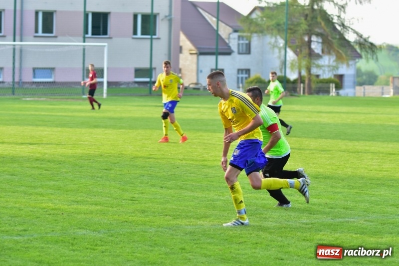 Zdjęcie w galerii na portalu naszraciborz.pl: Krzanowice przechyliły szalę zwycięstwa w pierwszej połowie wiadomości z regionu