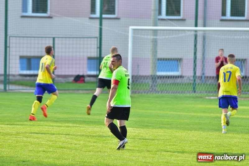 Zdjęcie w galerii na portalu naszraciborz.pl: Krzanowice przechyliły szalę zwycięstwa w pierwszej połowie wiadomości z regionu