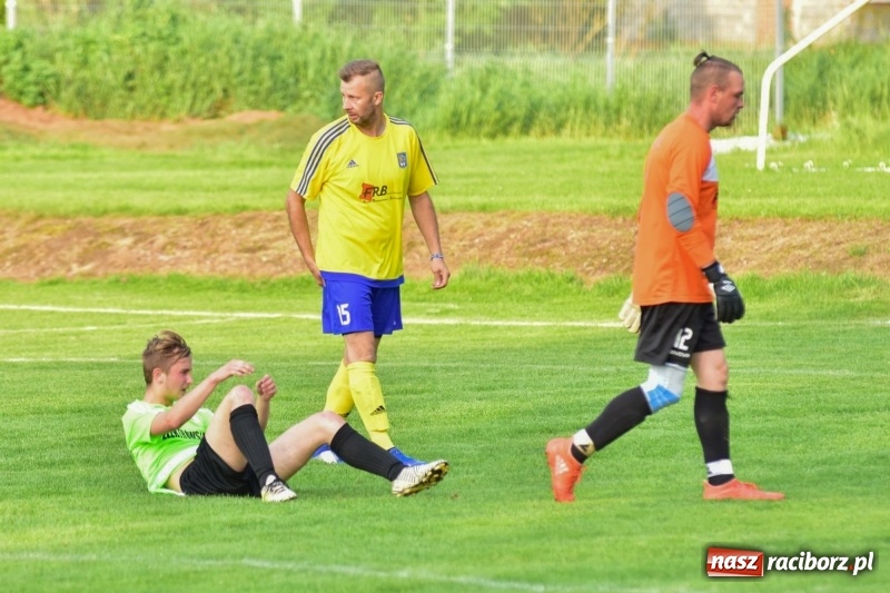 Zdjęcie w galerii na portalu naszraciborz.pl: Krzanowice przechyliły szalę zwycięstwa w pierwszej połowie wiadomości z regionu