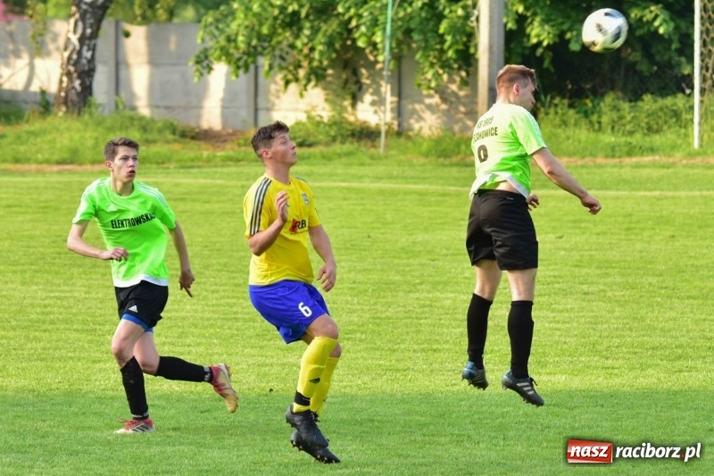 Zdjęcie w galerii na portalu naszraciborz.pl: Krzanowice przechyliły szalę zwycięstwa w pierwszej połowie wiadomości z regionu