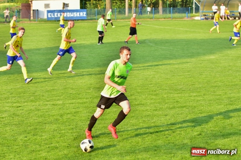 Zdjęcie w galerii na portalu naszraciborz.pl: Krzanowice przechyliły szalę zwycięstwa w pierwszej połowie wiadomości z regionu