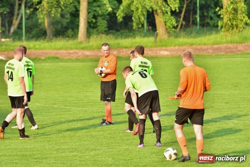 Zdjęcie w galerii na portalu naszraciborz.pl: Krzanowice przechyliły szalę zwycięstwa w pierwszej połowie wiadomości z regionu