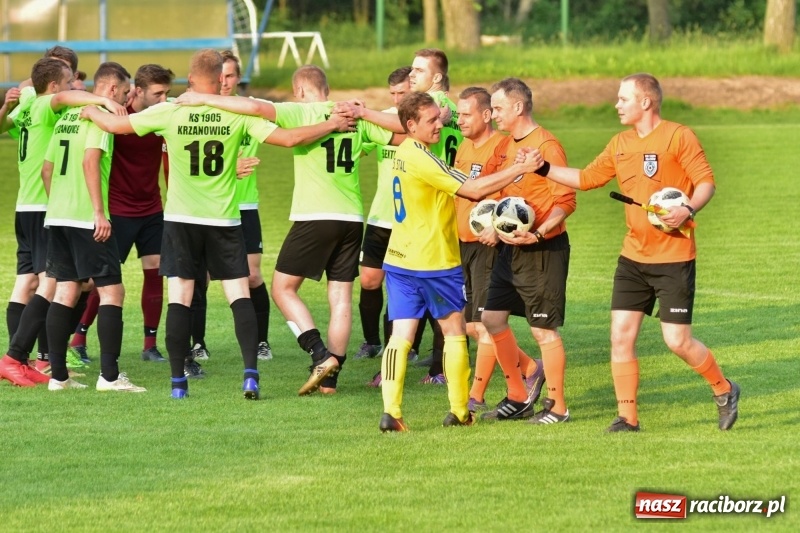 Zdjęcie w galerii na portalu naszraciborz.pl: Krzanowice przechyliły szalę zwycięstwa w pierwszej połowie wiadomości z regionu