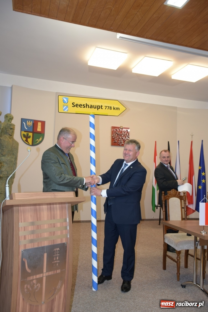 Zdjęcie w galerii na portalu naszraciborz.pl: Koncert majowy i jubileusz partnerskich gmin  wiadomości z regionu