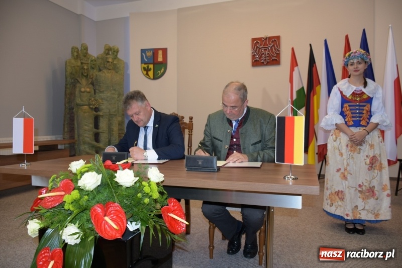 Zdjęcie w galerii na portalu naszraciborz.pl: Koncert majowy i jubileusz partnerskich gmin  wiadomości z regionu