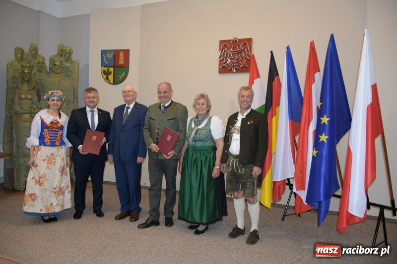 Zdjęcie w galerii na portalu naszraciborz.pl: Koncert majowy i jubileusz partnerskich gmin  wiadomości z regionu
