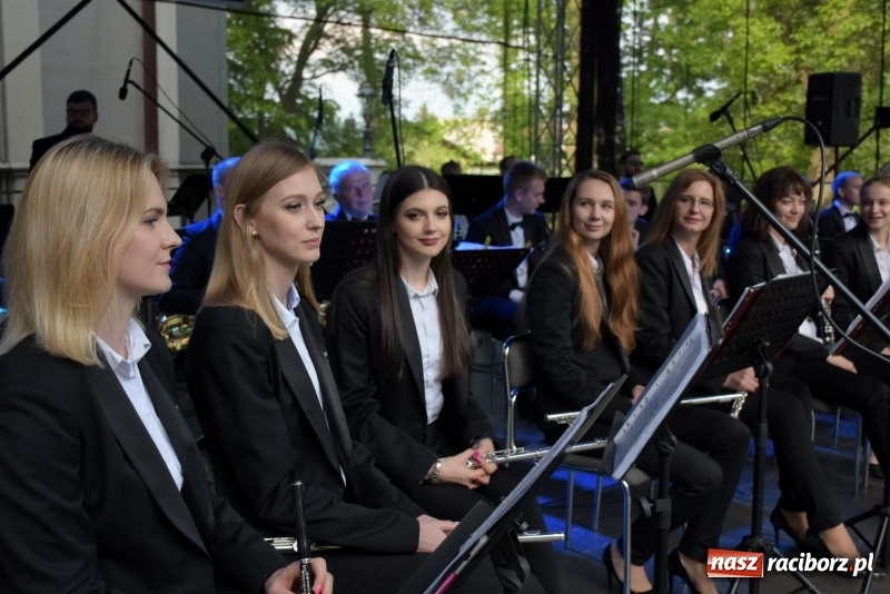 Zdjęcie w galerii na portalu naszraciborz.pl: Koncert majowy i jubileusz partnerskich gmin  wiadomości z regionu