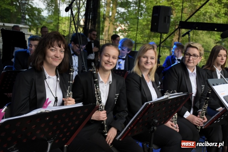 Zdjęcie w galerii na portalu naszraciborz.pl: Koncert majowy i jubileusz partnerskich gmin  wiadomości z regionu