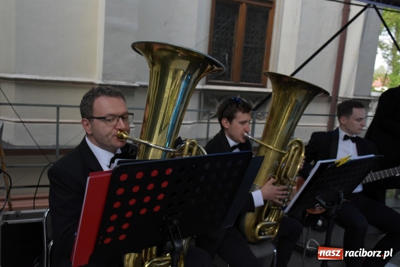 Zdjęcie w galerii na portalu naszraciborz.pl: Koncert majowy i jubileusz partnerskich gmin  wiadomości z regionu