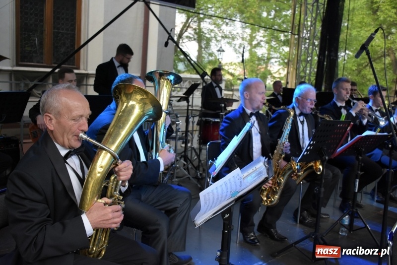 Zdjęcie w galerii na portalu naszraciborz.pl: Koncert majowy i jubileusz partnerskich gmin  wiadomości z regionu