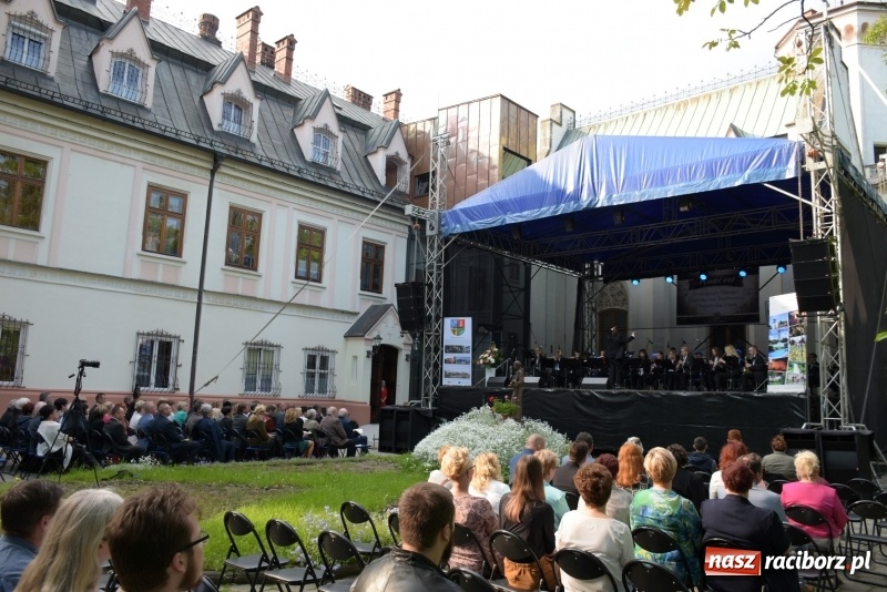 Zdjęcie w galerii na portalu naszraciborz.pl: Koncert majowy i jubileusz partnerskich gmin  wiadomości z regionu