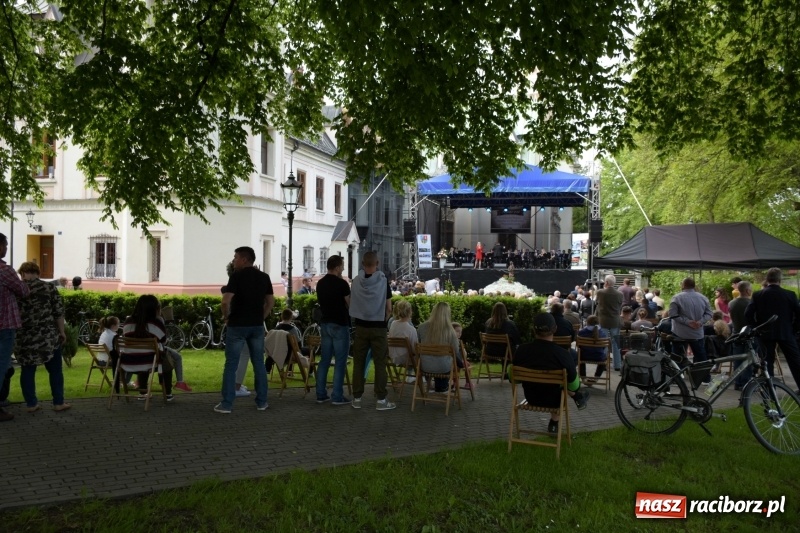 Zdjęcie w galerii na portalu naszraciborz.pl: Koncert majowy i jubileusz partnerskich gmin  wiadomości z regionu