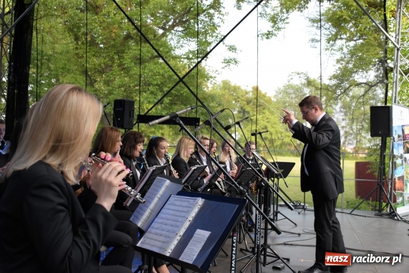 Zdjęcie w galerii na portalu naszraciborz.pl: Koncert majowy i jubileusz partnerskich gmin  wiadomości z regionu