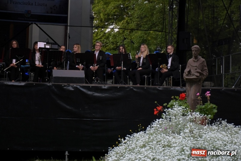 Zdjęcie w galerii na portalu naszraciborz.pl: Koncert majowy i jubileusz partnerskich gmin  wiadomości z regionu