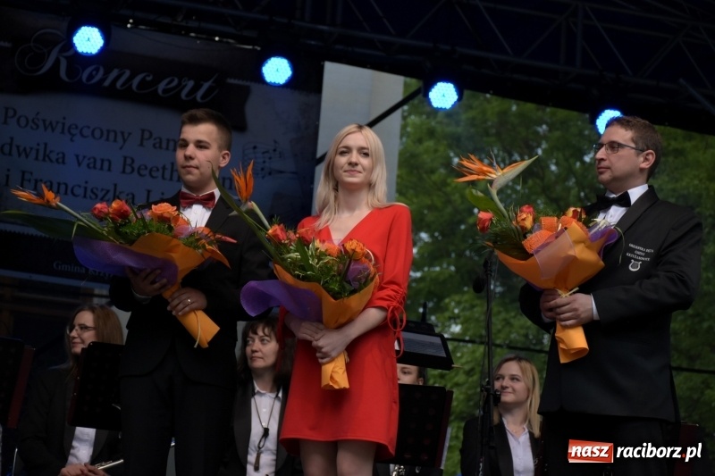 Zdjęcie w galerii na portalu naszraciborz.pl: Koncert majowy i jubileusz partnerskich gmin  wiadomości z regionu
