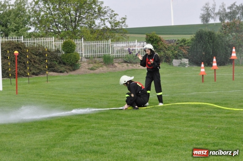 Zdjęcie w galerii na portalu naszraciborz.pl: Trzy razy Krzanowice. Gminne zawody sportowo-pożarnicze w Pietraszynie [FOTO i WIDEO] wiadomości z regionu