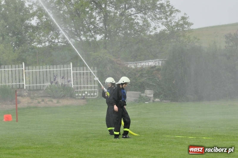 Zdjęcie w galerii na portalu naszraciborz.pl: Trzy razy Krzanowice. Gminne zawody sportowo-pożarnicze w Pietraszynie [FOTO i WIDEO] wiadomości z regionu
