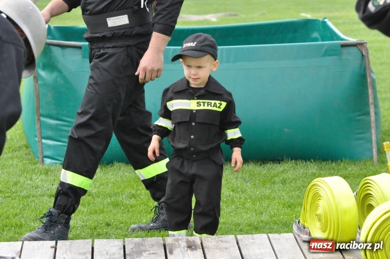 Zdjęcie w galerii na portalu naszraciborz.pl: Trzy razy Krzanowice. Gminne zawody sportowo-pożarnicze w Pietraszynie [FOTO i WIDEO] wiadomości z regionu