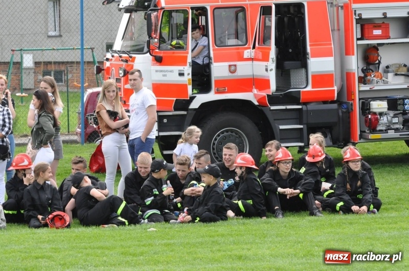 Zdjęcie w galerii na portalu naszraciborz.pl: Trzy razy Krzanowice. Gminne zawody sportowo-pożarnicze w Pietraszynie [FOTO i WIDEO] wiadomości z regionu