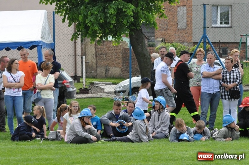 Zdjęcie w galerii na portalu naszraciborz.pl: Trzy razy Krzanowice. Gminne zawody sportowo-pożarnicze w Pietraszynie [FOTO i WIDEO] wiadomości z regionu