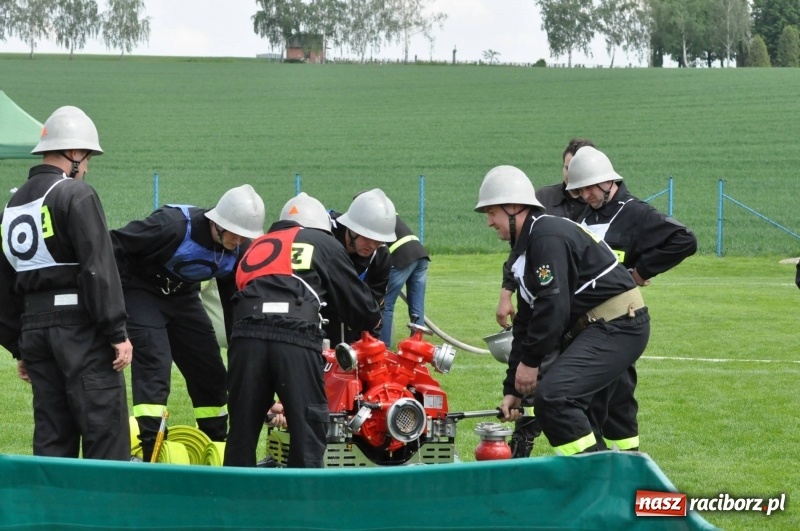 Zdjęcie w galerii na portalu naszraciborz.pl: Trzy razy Krzanowice. Gminne zawody sportowo-pożarnicze w Pietraszynie [FOTO i WIDEO] wiadomości z regionu