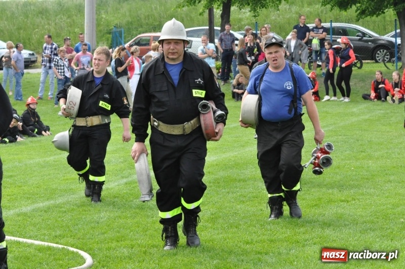 Zdjęcie w galerii na portalu naszraciborz.pl: Trzy razy Krzanowice. Gminne zawody sportowo-pożarnicze w Pietraszynie [FOTO i WIDEO] wiadomości z regionu