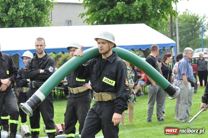 Zdjęcie w galerii na portalu naszraciborz.pl: Trzy razy Krzanowice. Gminne zawody sportowo-pożarnicze w Pietraszynie [FOTO i WIDEO] wiadomości z regionu