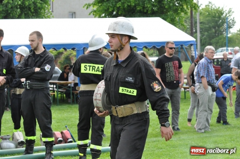 Zdjęcie w galerii na portalu naszraciborz.pl: Trzy razy Krzanowice. Gminne zawody sportowo-pożarnicze w Pietraszynie [FOTO i WIDEO] wiadomości z regionu