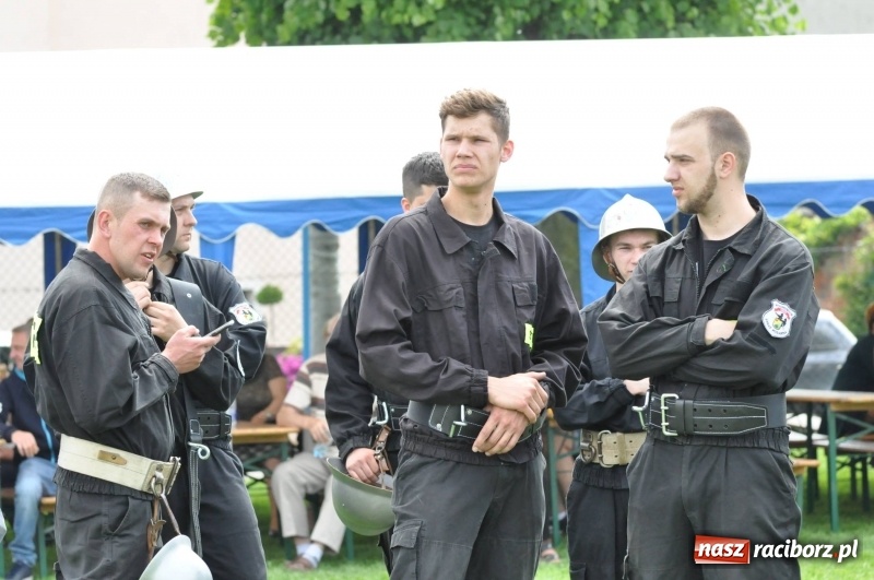 Zdjęcie w galerii na portalu naszraciborz.pl: Trzy razy Krzanowice. Gminne zawody sportowo-pożarnicze w Pietraszynie [FOTO i WIDEO] wiadomości z regionu