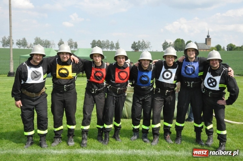 Zdjęcie w galerii na portalu naszraciborz.pl: Trzy razy Krzanowice. Gminne zawody sportowo-pożarnicze w Pietraszynie [FOTO i WIDEO] wiadomości z regionu