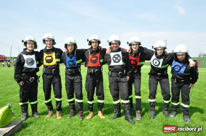 Zdjęcie w galerii na portalu naszraciborz.pl: Trzy razy Krzanowice. Gminne zawody sportowo-pożarnicze w Pietraszynie [FOTO i WIDEO] wiadomości z regionu