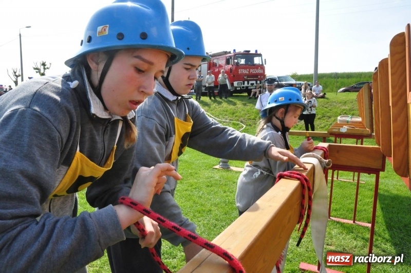 Zdjęcie w galerii na portalu naszraciborz.pl: Trzy razy Krzanowice. Gminne zawody sportowo-pożarnicze w Pietraszynie [FOTO i WIDEO] wiadomości z regionu