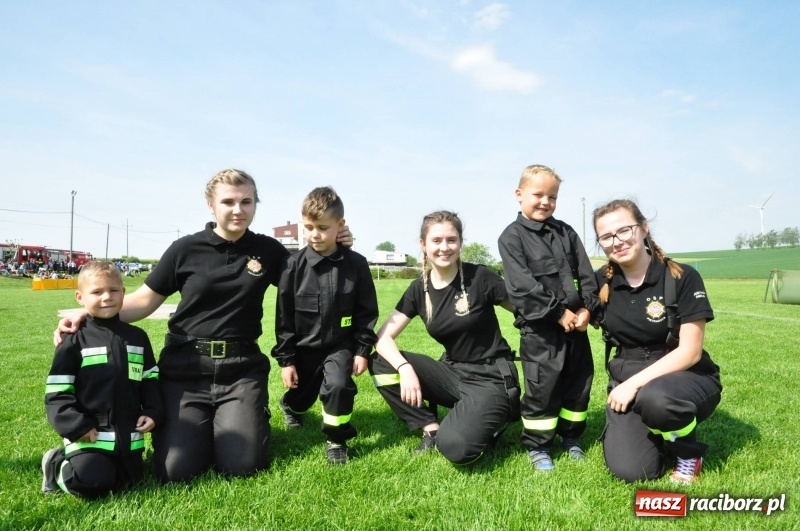 Zdjęcie w galerii na portalu naszraciborz.pl: Trzy razy Krzanowice. Gminne zawody sportowo-pożarnicze w Pietraszynie [FOTO i WIDEO] wiadomości z regionu