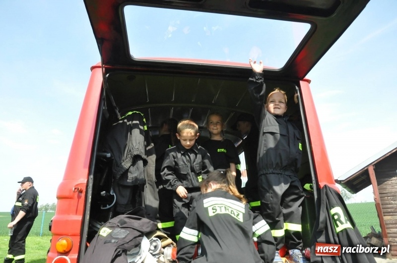 Zdjęcie w galerii na portalu naszraciborz.pl: Trzy razy Krzanowice. Gminne zawody sportowo-pożarnicze w Pietraszynie [FOTO i WIDEO] wiadomości z regionu